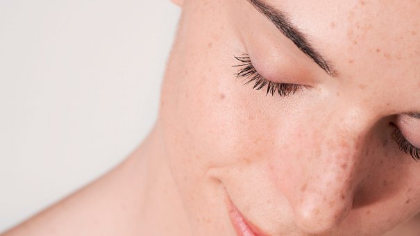 Imagem de rosto feminino